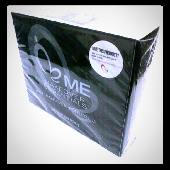 ME Makeover Essentials Other - NEW Me Make Over Essentials 24/7 Make Up Porfolio